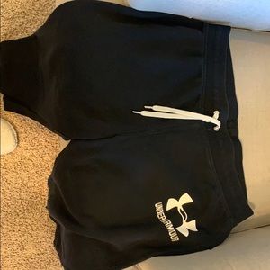 Woman’s under armor Capri joggers XL